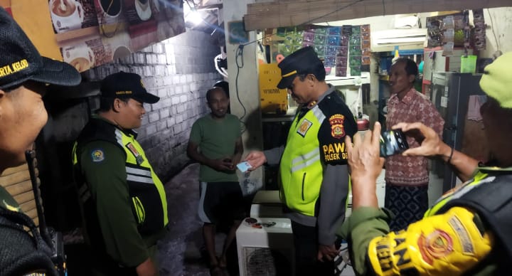 Perkuat Keamanan Tahap Rekapitulasi Suara: Polsek Dentim Gandeng Linmas Laksanakan Patgab Dan Tibduktang