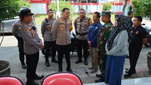 Kapolres Gresik Patroli Pastikan Keamanan dan Kelancaran Proses Penghitungan Suara di Tingkat PPK