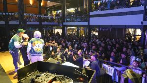 Kenalkan Iconnet Kepada Anak Muda Sidoarjo, PLN Icon Plus Gelar Konser Musik dan Stand Up Comedy