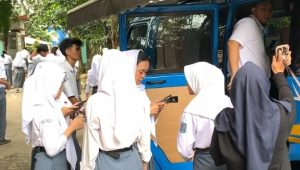 Antusiasme Siswa SMA 8 Kota Bandung Terhadap Program Mepeling Perekaman KTP-el