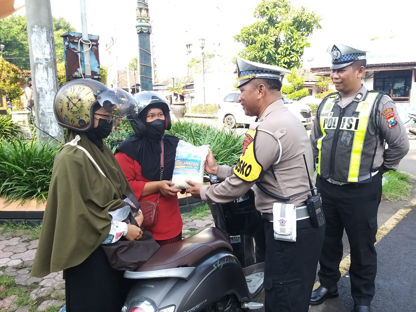 Operasi Keselamatan Semeru 2024, Satlantas Polres Pasuruan Sosialisasi Kepada Pengguna Jalan Raya