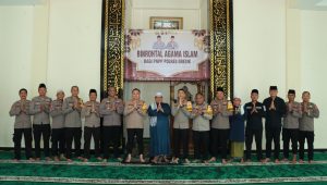 Polres Gresik Menguatkan Karakter Melalui Binrohtal dan Tadarus bersama Ustadz Abdul Rouf