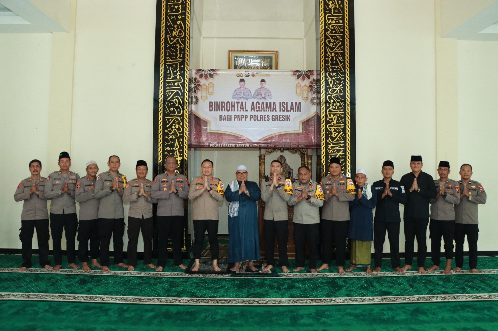 Polres Gresik Menguatkan Karakter Melalui Binrohtal dan Tadarus bersama Ustadz Abdul Rouf