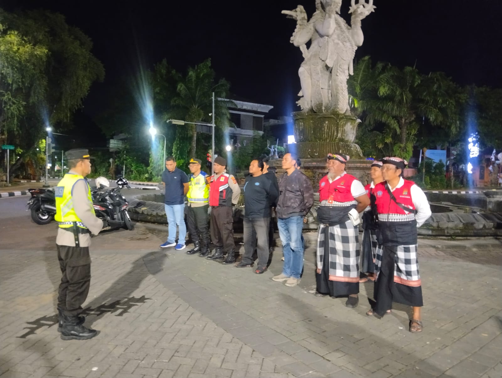 Cegah Tiga Cepu Pawas Polsek Denbar Pimpin Apel Kesiapan Patroli Atensi Malam Minggu