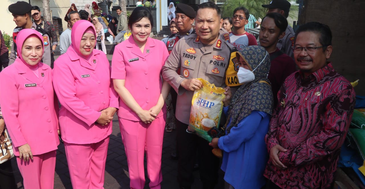 Polres Pasuruan Bersama Bhayangkari dan Pemkab Gelar “Bazar Sembako Murah Ramadhan”