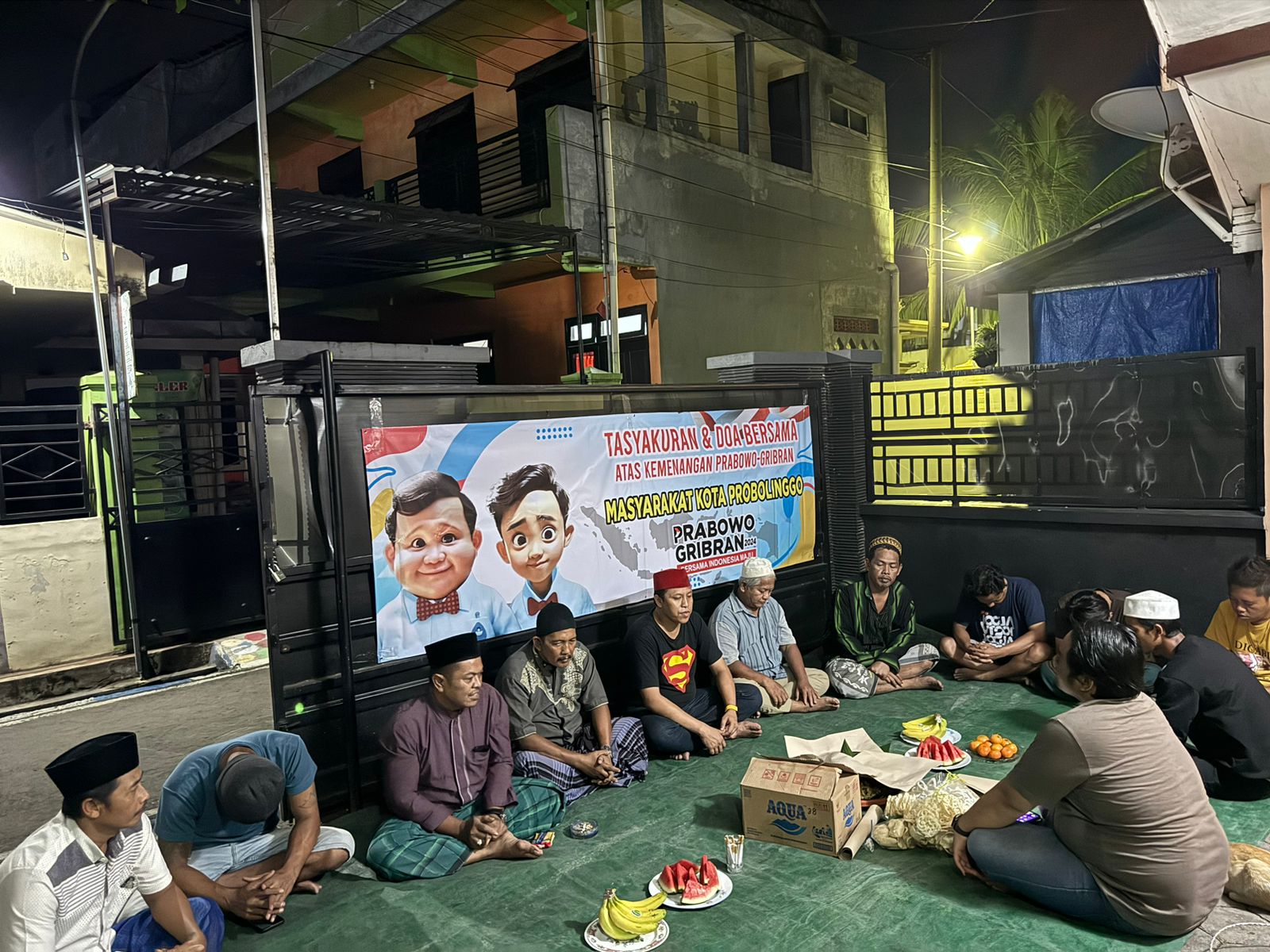 Agus Sugianto Relawan Pragib Kota Probolinggo Mengadakan Tasyakuran Bersama Warga RT.04/RW.09 Gang V Cokroaminoto