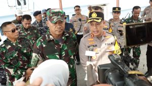 Kapolres Gresik Bersama Dandim 0817 Gresik Terjunkan Tim Trauma Healing untuk Korban Gempa di Pulau Bawean
