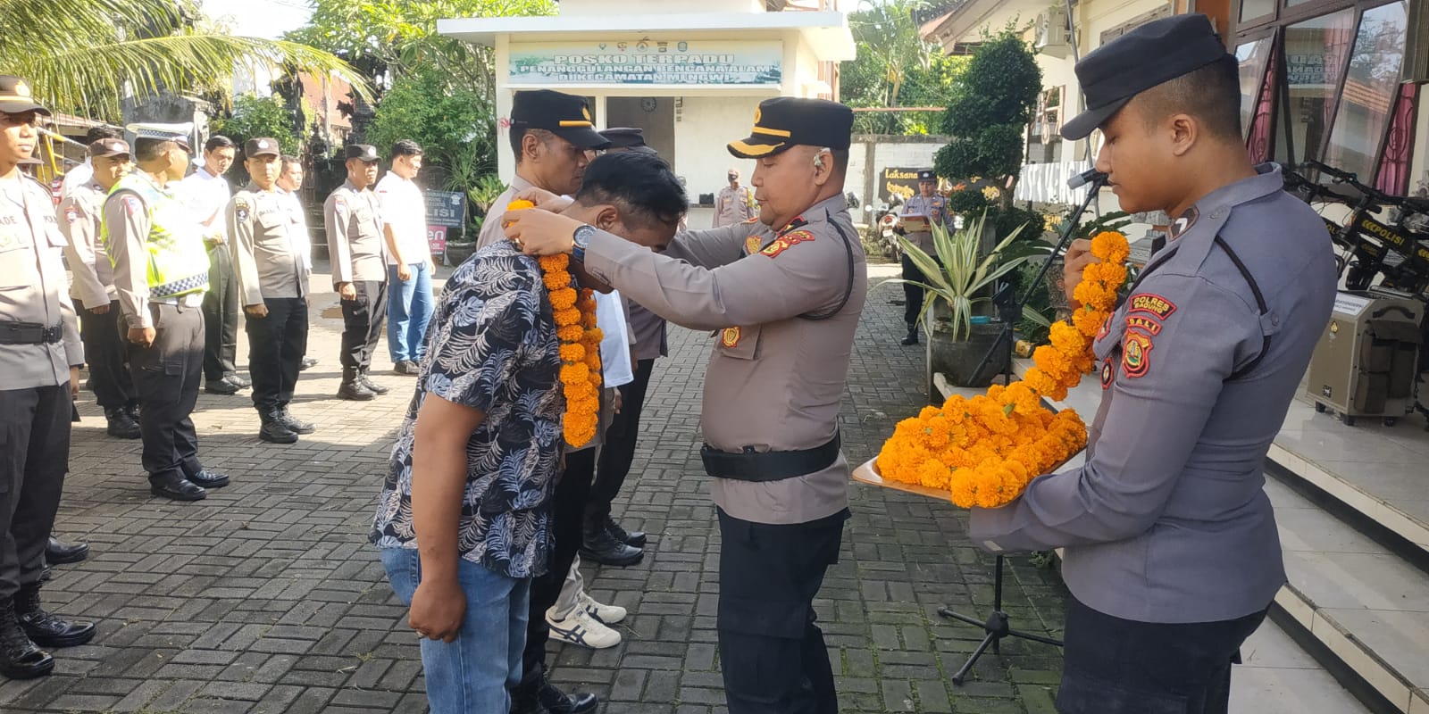 Kapolsek Mengwi Lepas Anggota Yang Memasuki Purna Tugas