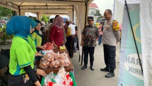 Bersama Pemerintah Kota, Polres Pasuruan Kota Gelar Operasi Pasar Untuk Jaga Stabilitas Harga Bahan Pokok