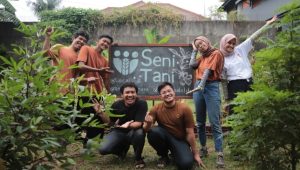 Seni Tani Bangkitkan Kehidupan Baru di Lahan Tidur Kota Bandung