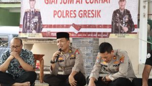 Jumat Curhat, Polres Gresik Sambangi Warga Suci Sampaikan Pesan Kamtibmas