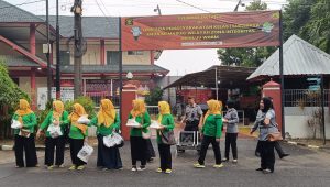 Semarakkan HBP ke-60, Petugas Lapas Porong Bagikan Takjil Kepada Masyarakat