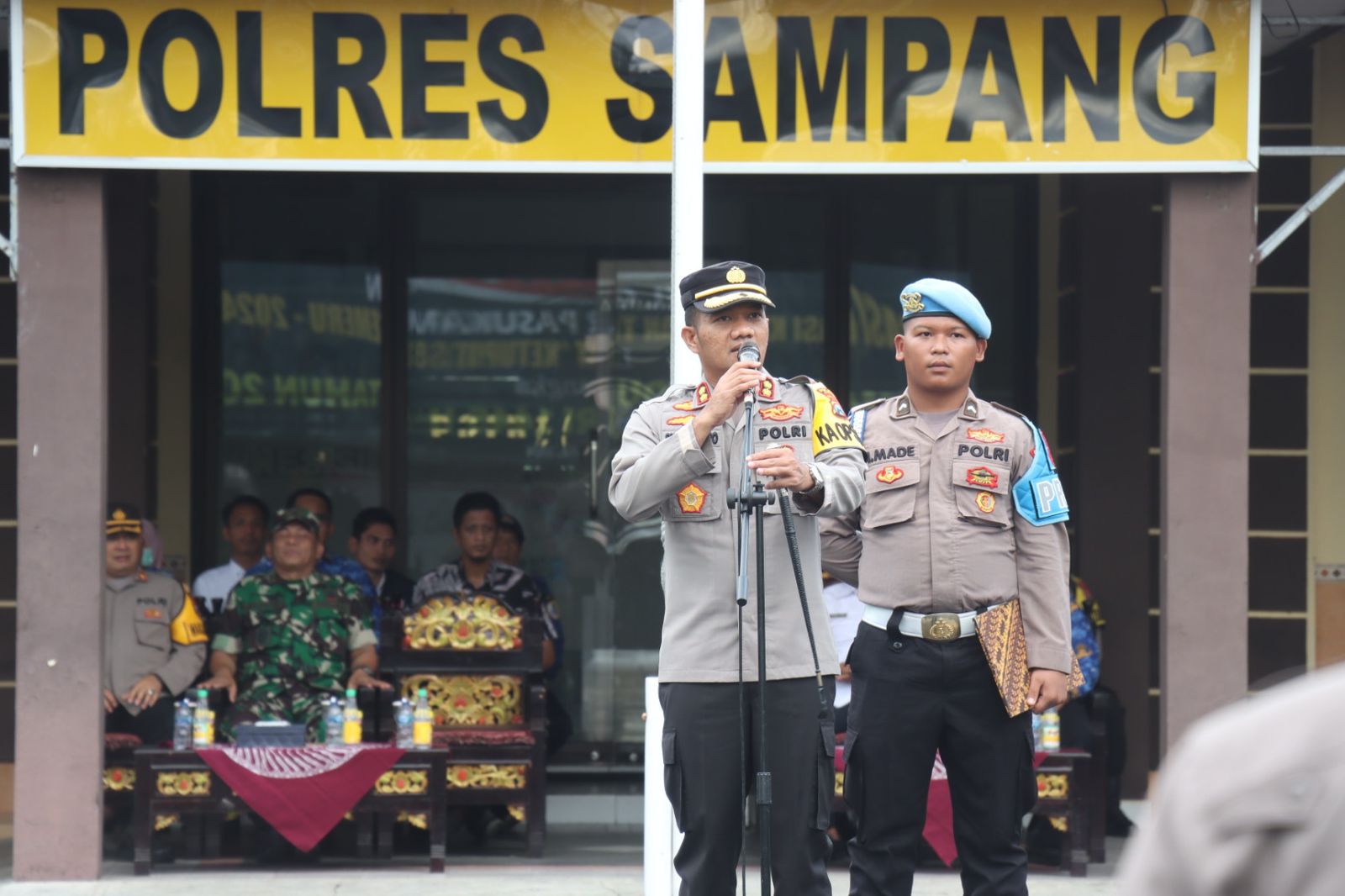 Kapolres Sampang Pimpin Apel Persiapan Pengamanan Parade Daol Sampang 2024
