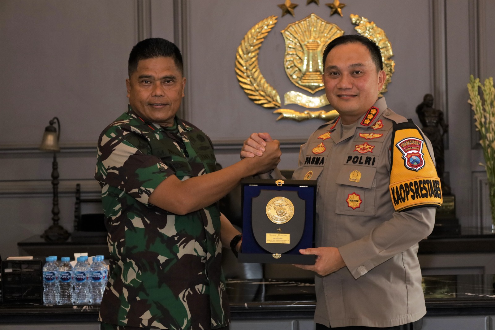 Jalin Silaturahmi, Danpasmar 2 Kunjungi Polrestabes Surabaya