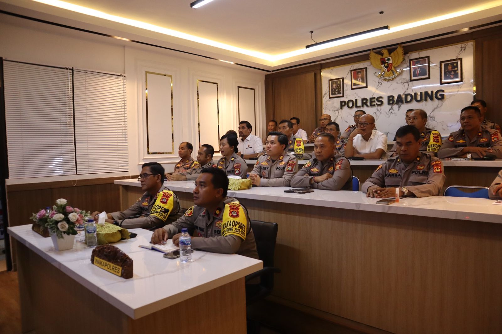 Kapolres AKBP Teguh Priyo Wasono Ikuti Zoom Meeting Anev Gangguan Kamtibmas