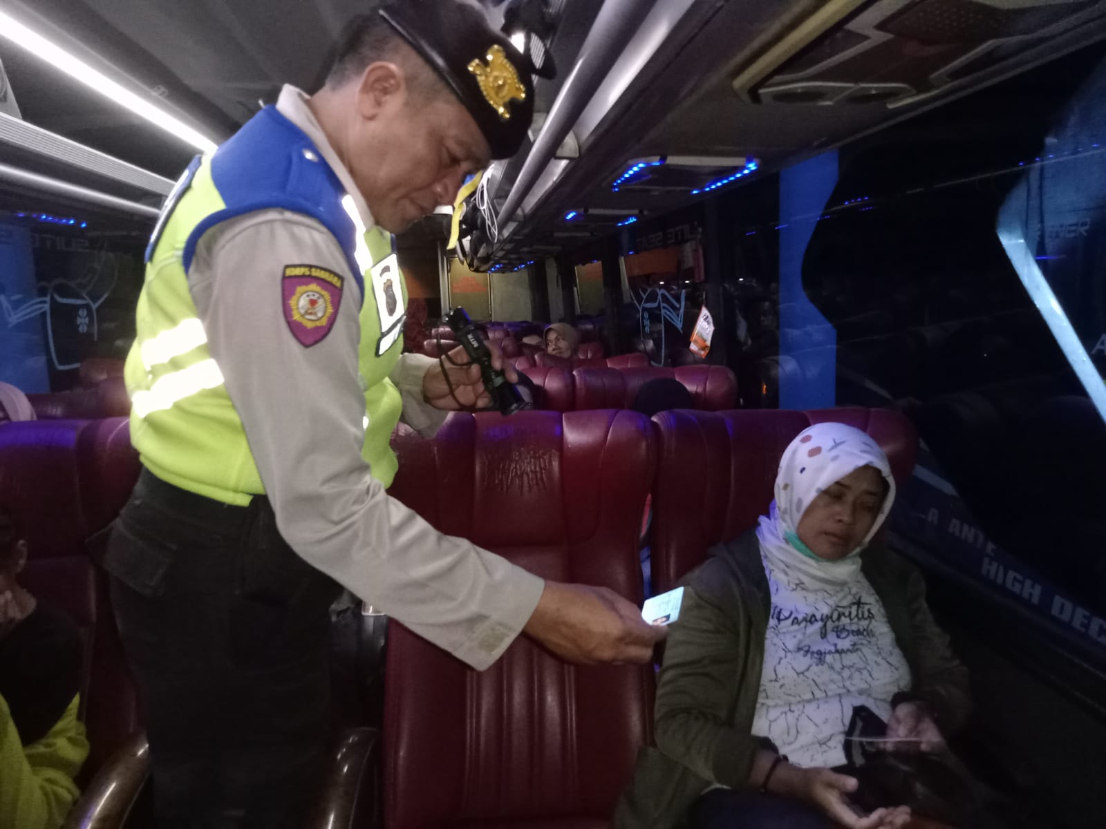 Beri Rasa Aman Kepada Penumpang Blue Light Patrol Polsek Mengwi Sambangi Terminal Mengwi
