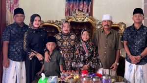 Suasana Terharu Keluarga Besar H.Achmad dan Hj.Barirah Bisa Berangkatkan Anak Perempuannya Bersama Suami Tercintanya Jalankan Rukun Islam Yang ke 5 “HAJI”