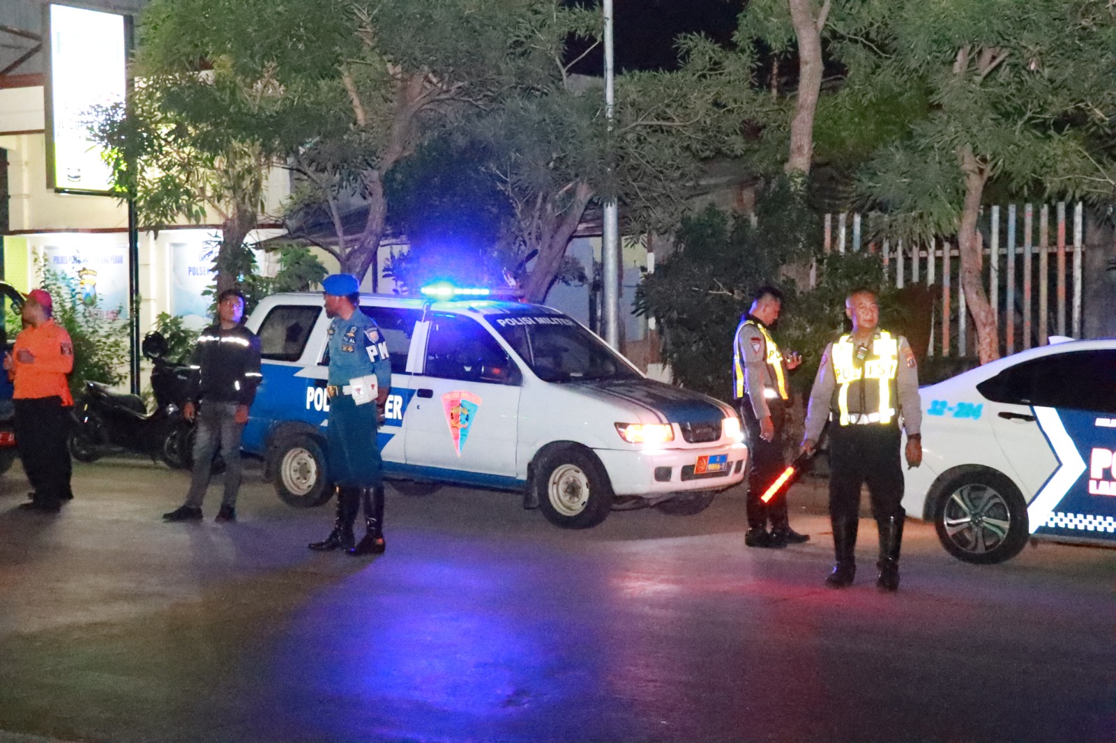 Harkatibmas Polres Pelabuhan Tanjung Perak Surabaya Bersama TNI Gelar Patroli Skala Besar