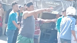 Warga Driyorejo Geram; Truk Diduga Melarikan Diri Setelah Menabrak Pemotor Dari Belakang