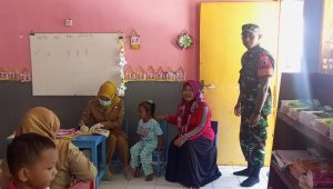 Koramil Bantaran Kawal Pelaksanaan Imunisasi Oridefteri Di Wilayah Binaan