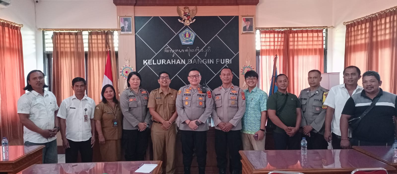 Bahas Keamanan Selama Pelaksanaan WWF: Polsek Dentim Gelar Jumat Curhat Di Kantor Kelurahan Dangri