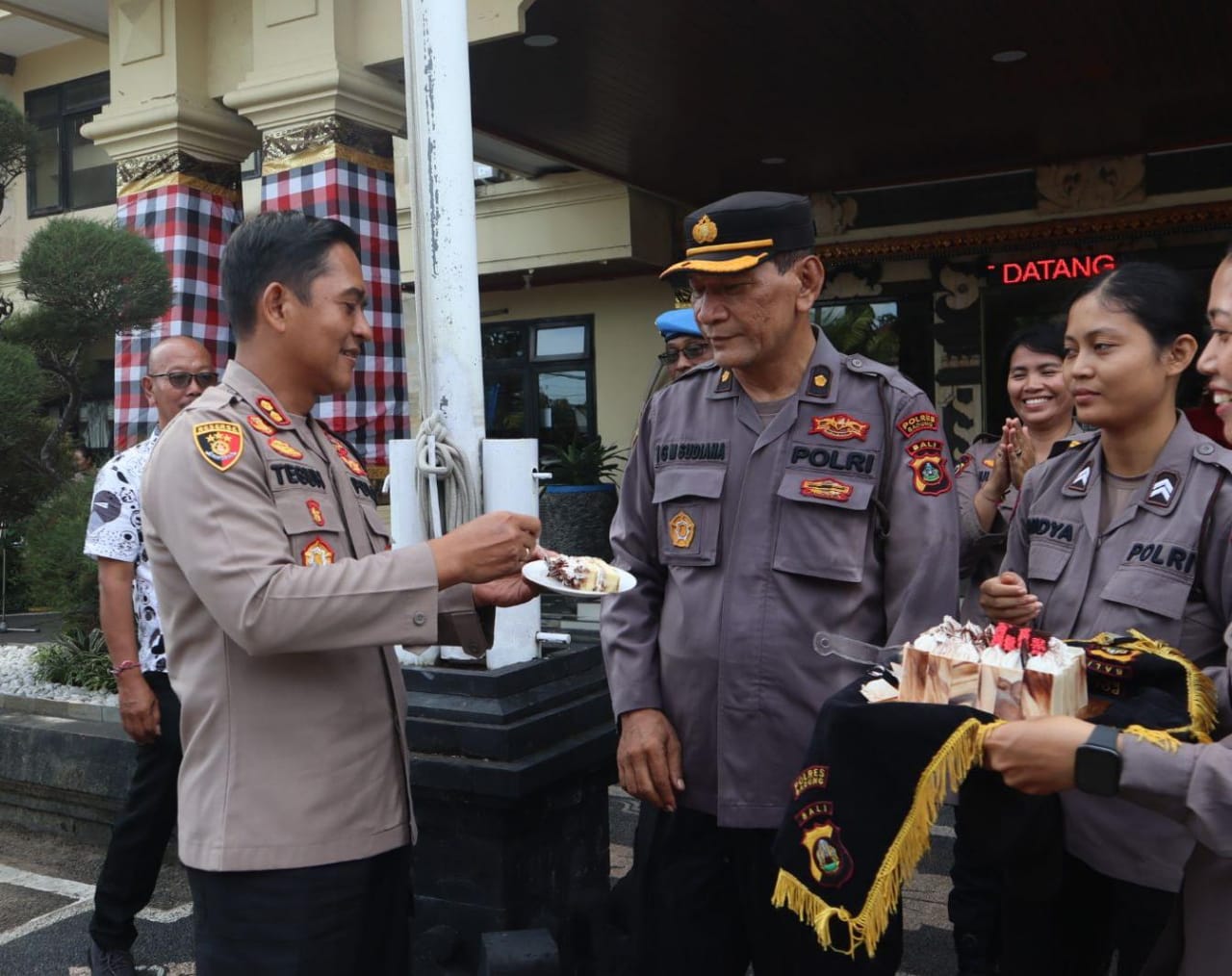 Apel Siang, Kapolres Badung AKBP Teguh Priyo Wasono Berikan Kejutan