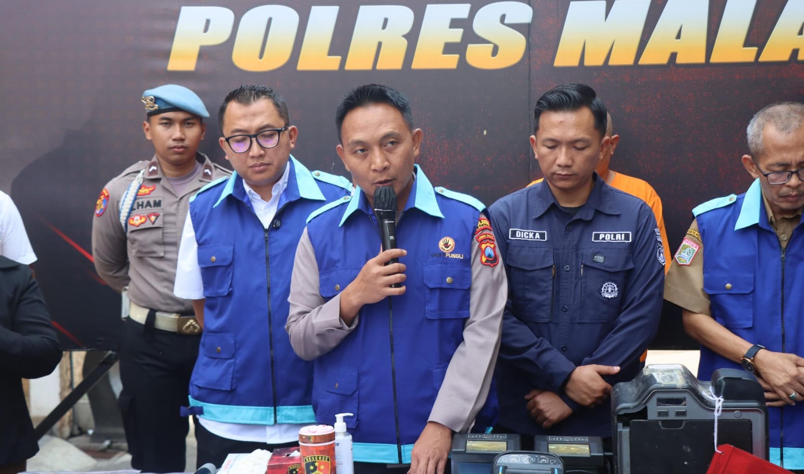 Polisi Amankan Tersangka Pungli Pembuatan Dokumen Kependudukan di Kabupaten Malang