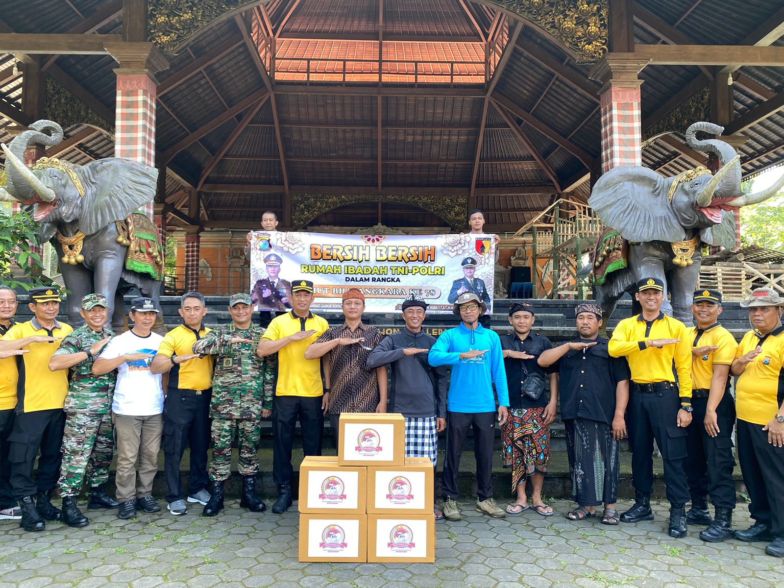 Sambut Hari Bhayangkara ke 78, Polres Lumajang Gelar Baksos Bersih-Bersih Tempat Ibadah