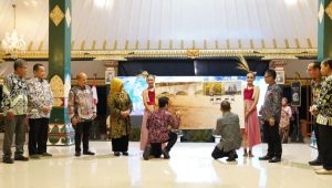 Pos Indonesia dan Pemkab Sleman Luncurkan Prangko Buk Renteng untuk Peringati HUT ke-108