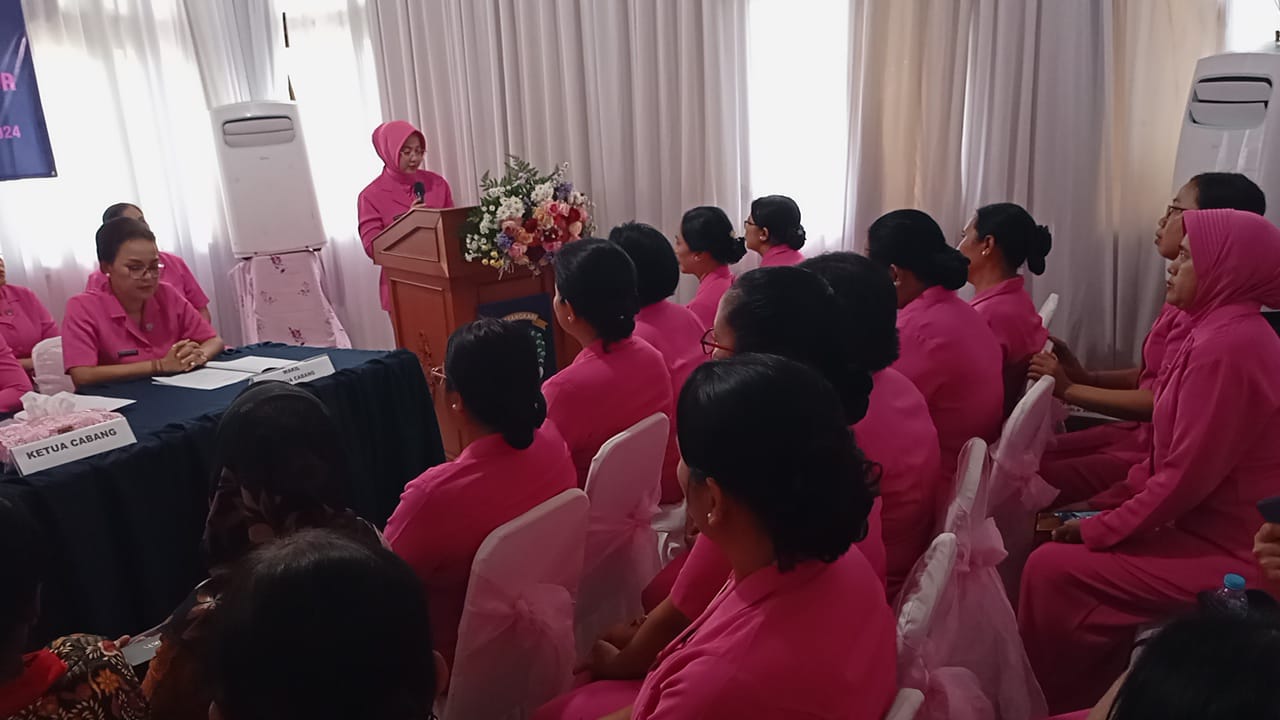 Kunjungan Kerja Kapolresta Denpasar Dan Ketua Bhayangkari Cabang Kota Denpasar ke Polsek Dentim