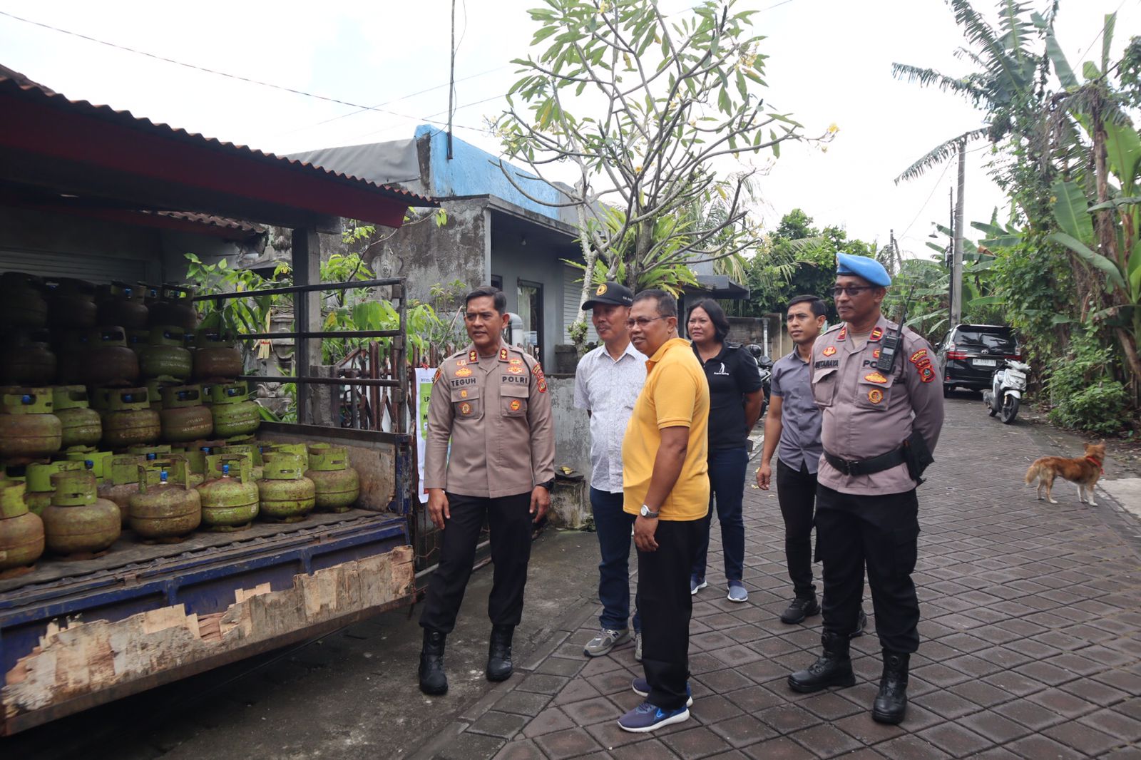 Kapolres Badung AKBP Teguh Priyo Wasono Awasi Pasar Murah Gas LPG 3 Kg
