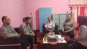 Kapolsek Kademangan Kolaborasi Dengan Kepala Terminal Bayuangga Untuk Meningkatkan Keamanan Menjelang Idul Adha