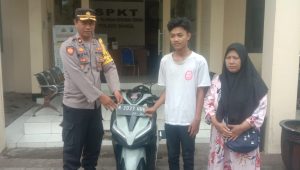 Warga Merasa Terharu dan Senang, Polsek Bangil Serahkan Motor Miliknya Yang Hilang Dicuri Maling
