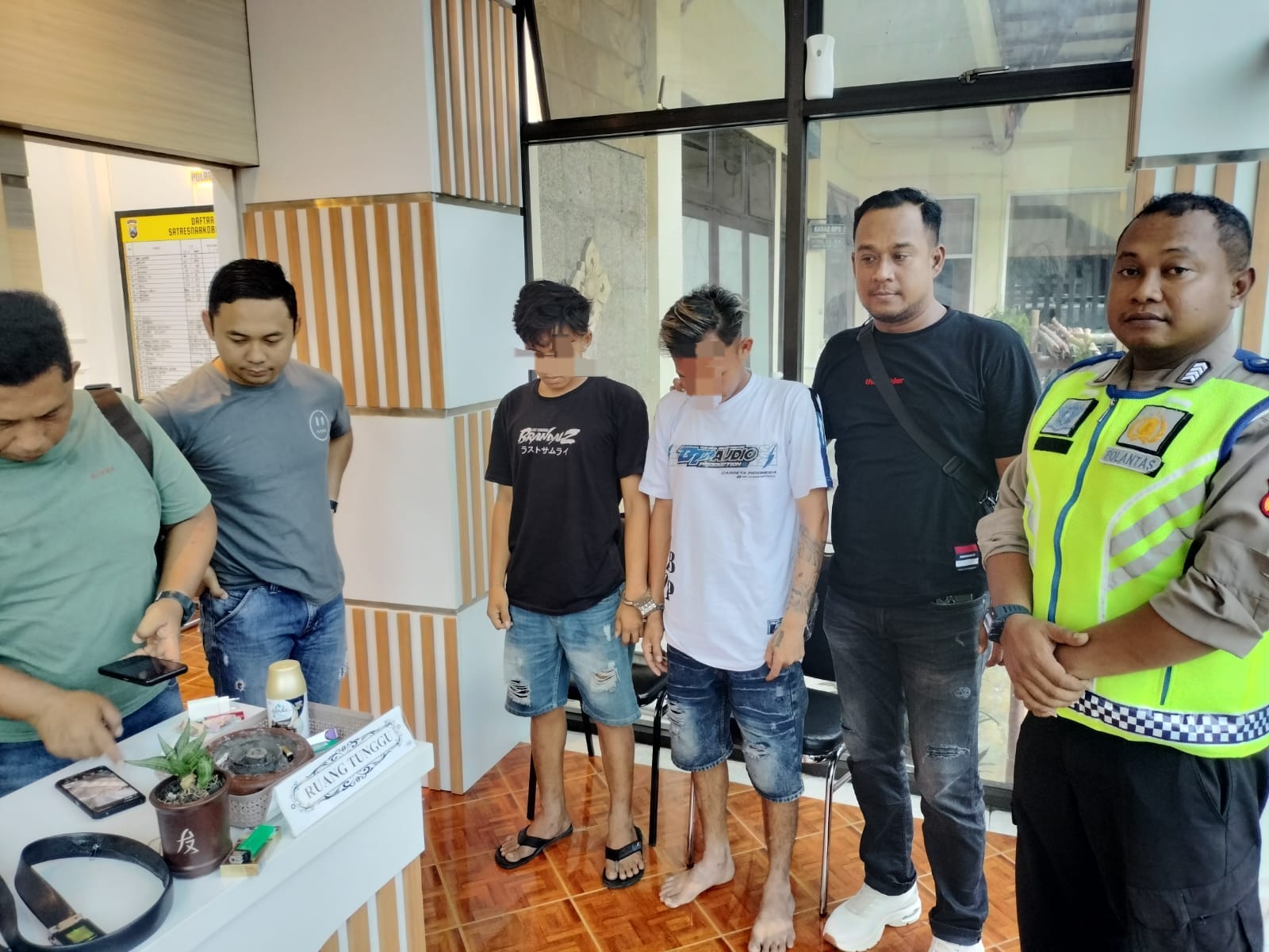 Polisi Lalu Lintas Amankan Pelanggar yang Teryata Bawa Sabu di Jember