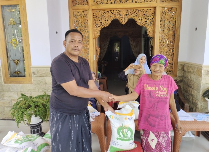 Bantuan Beras 10 Kg Untuk 353 Keluarga Disalurkan Pemerintah Desa Jrebeng