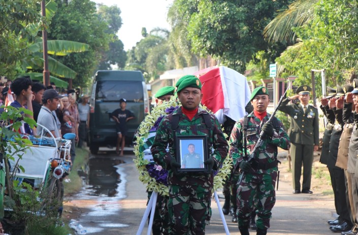 Dandim 0820/Probolinggo Letkol Arm Heri Budiasto Pimpin Upacara Pemakaman Anggota