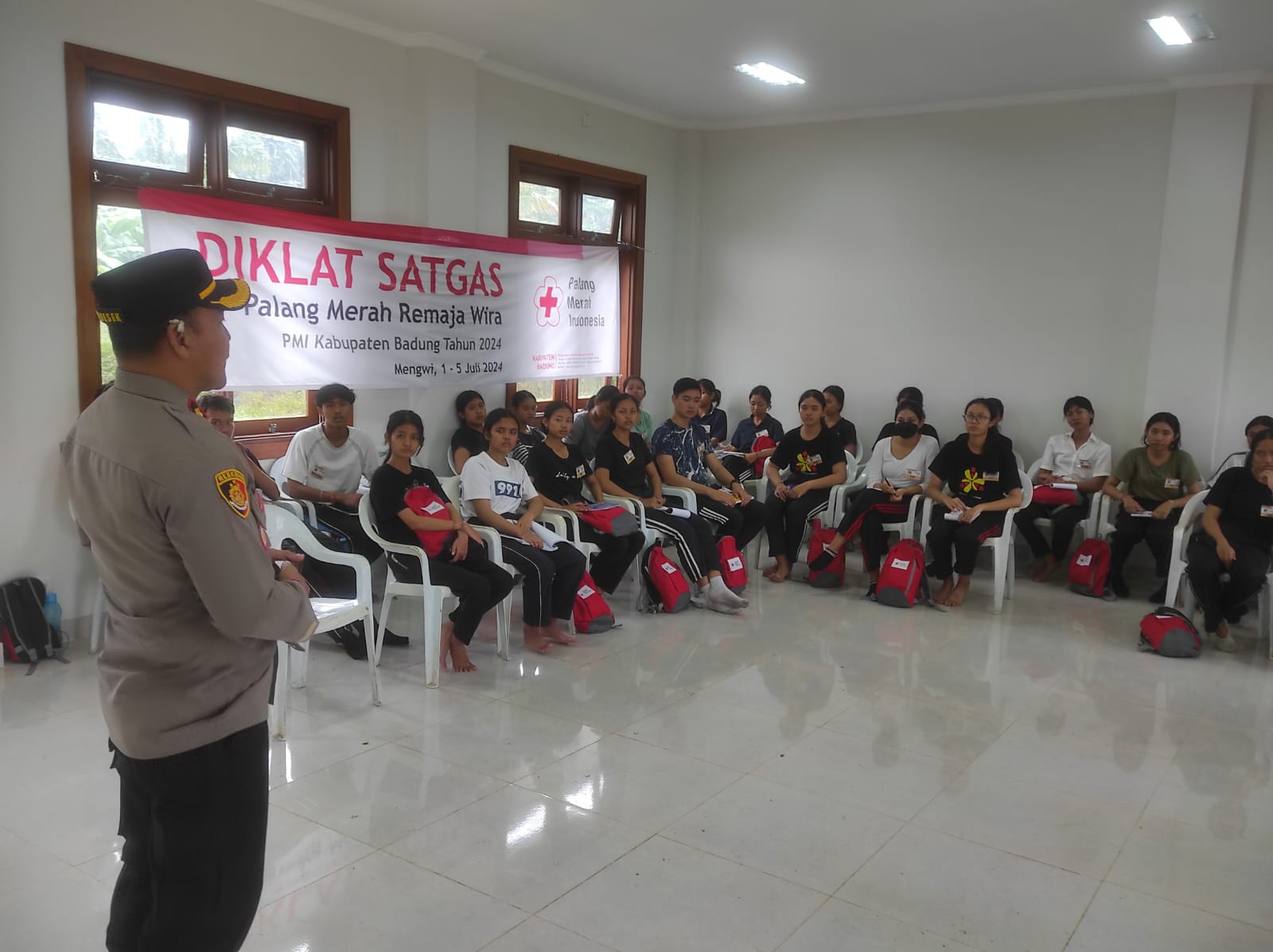 Kapolsek Mengwi Ajak Peserta Diklat Satgas PMR/PMI Kabupaten Badung Untuk Jaga Kamtibmas