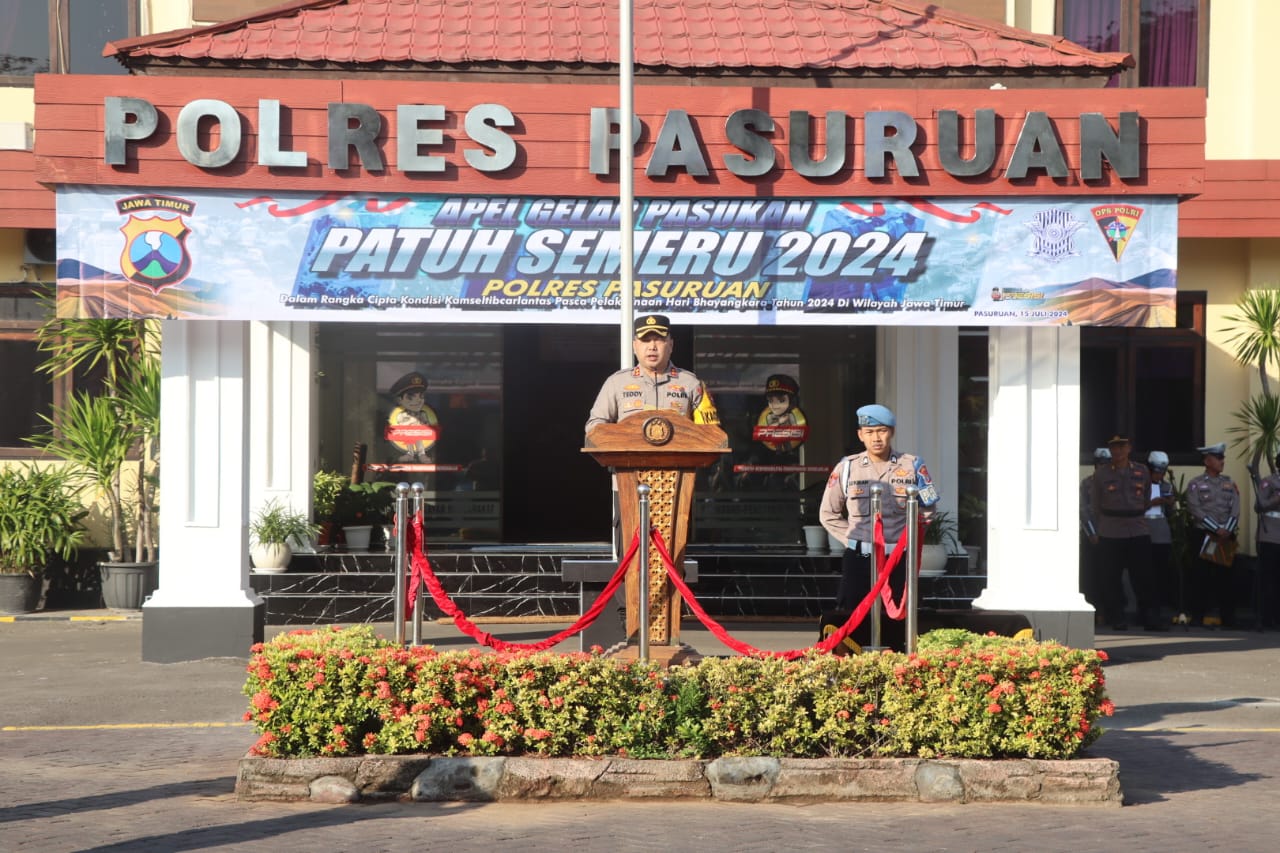 Wujudkan Tertib Berlalu Lintas, Kapolres Pasuruan Pimpin Apel Gelar Pasukan Operasi Patuh Semeru 2024