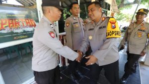 Kapolres Gresik Jalin Silaturahmi di Pulau Bawean, Apresiasi Kinerja Anggota