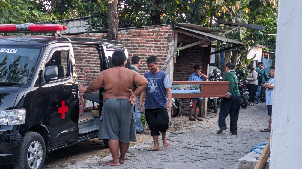 Tragedi Mengenaskan, Pemuda di Gresik Bunuh Diri Dan Merekam Aksi Tersebut Dengan Kamera Hp Miliknya