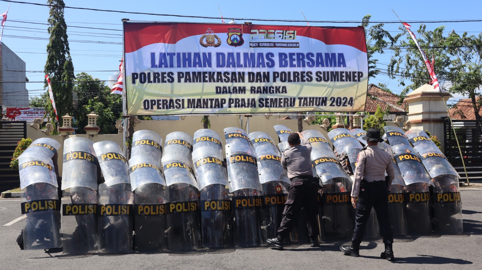 Jelang Pilkada Serentak 2024, Polres Pamekasan Melaksanakan Latihan Dalmas Bersama Dengan Polres Sumenep