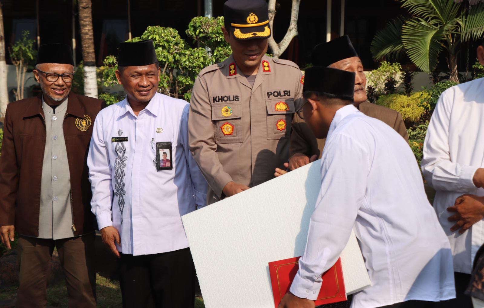 Sambut HUT RI ke-79, Polres Malang Salurkan Bantuan untuk Rumah Ibadah, Ponpes, dan Panti Asuhan