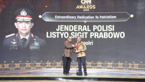 Kapolri Raih Penghargaan Extraordinary Dedication of Patriotism
