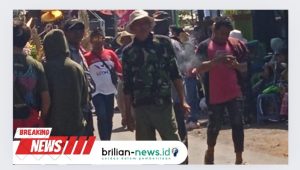 Amuk Masa, Warga membanjiri Sepanjang Jalan Desa Sumberbulu Kades Supmawati Menangis
