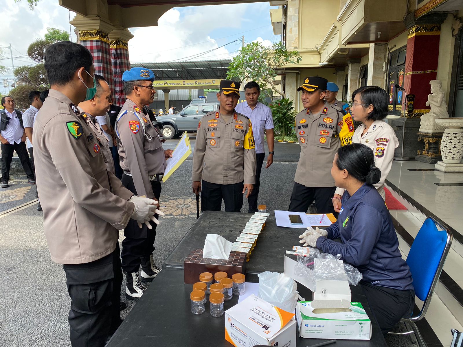 Mendadak !! Puluhan Personel Polres Badung di Cek Urinnya