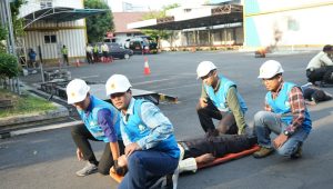 Pelatihan Simulasi Tanggap Darurat Huru Hara Dan Teror Bom di Lingkungan Kompleks PLN Ketintang.