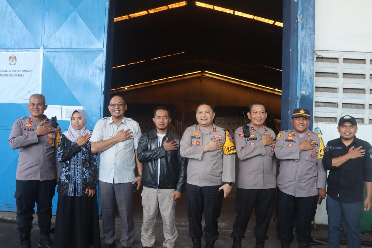 Kapolres Pasuruan cek gudang logistik KPU