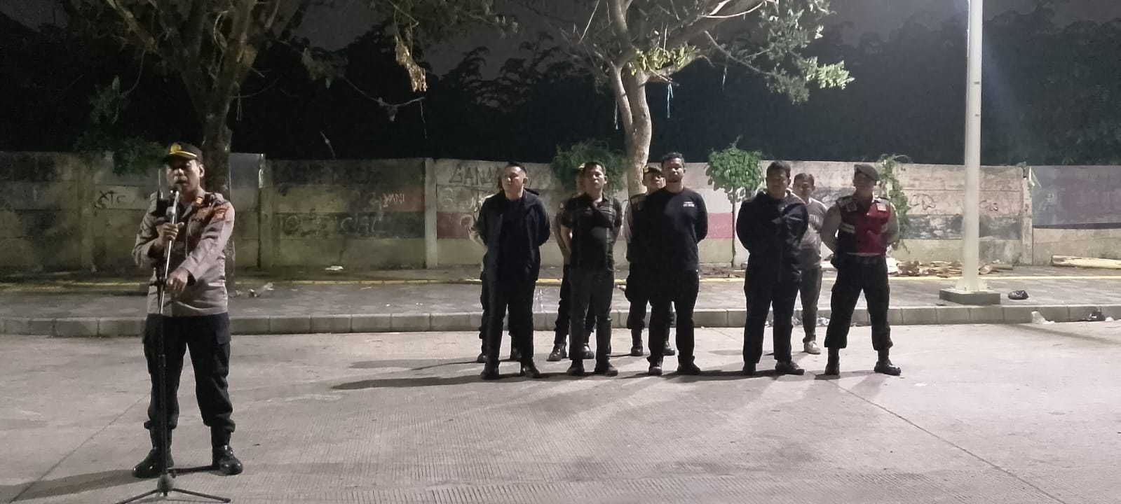 Wakapolsek Polsek Kelapa Gading Pimpin Apel Kegiatan KRYD di Depan Alfamart Pegangsaan Dua