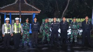 Sinergitas Polres Madiun Bersama TNI Patroli Skala Besar, Pastikan Kamtibmas Jelang Coblosan Pilkada Kondusif