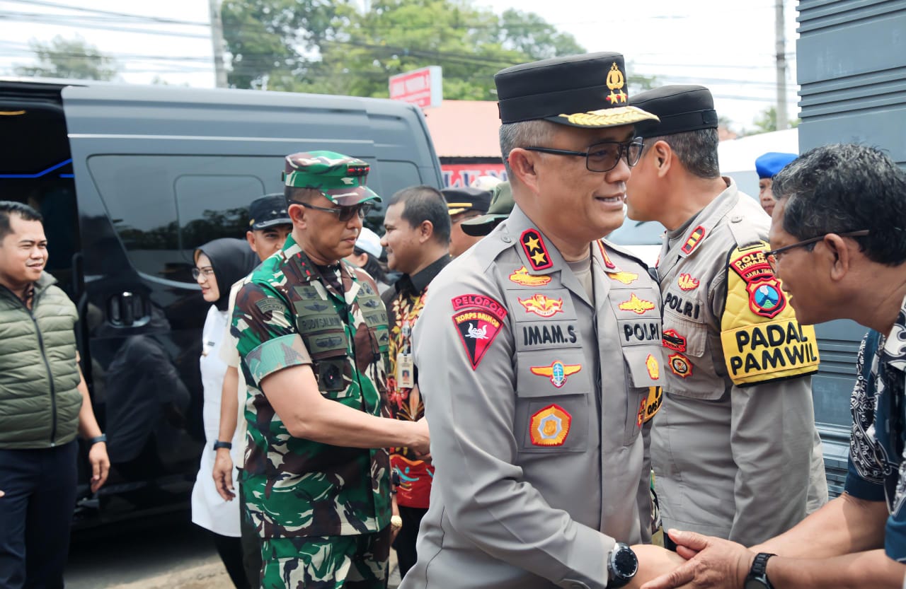 Kapolda Bersama Forkopimda Jatim Melakukan Pengecekan TPS di Lumajang